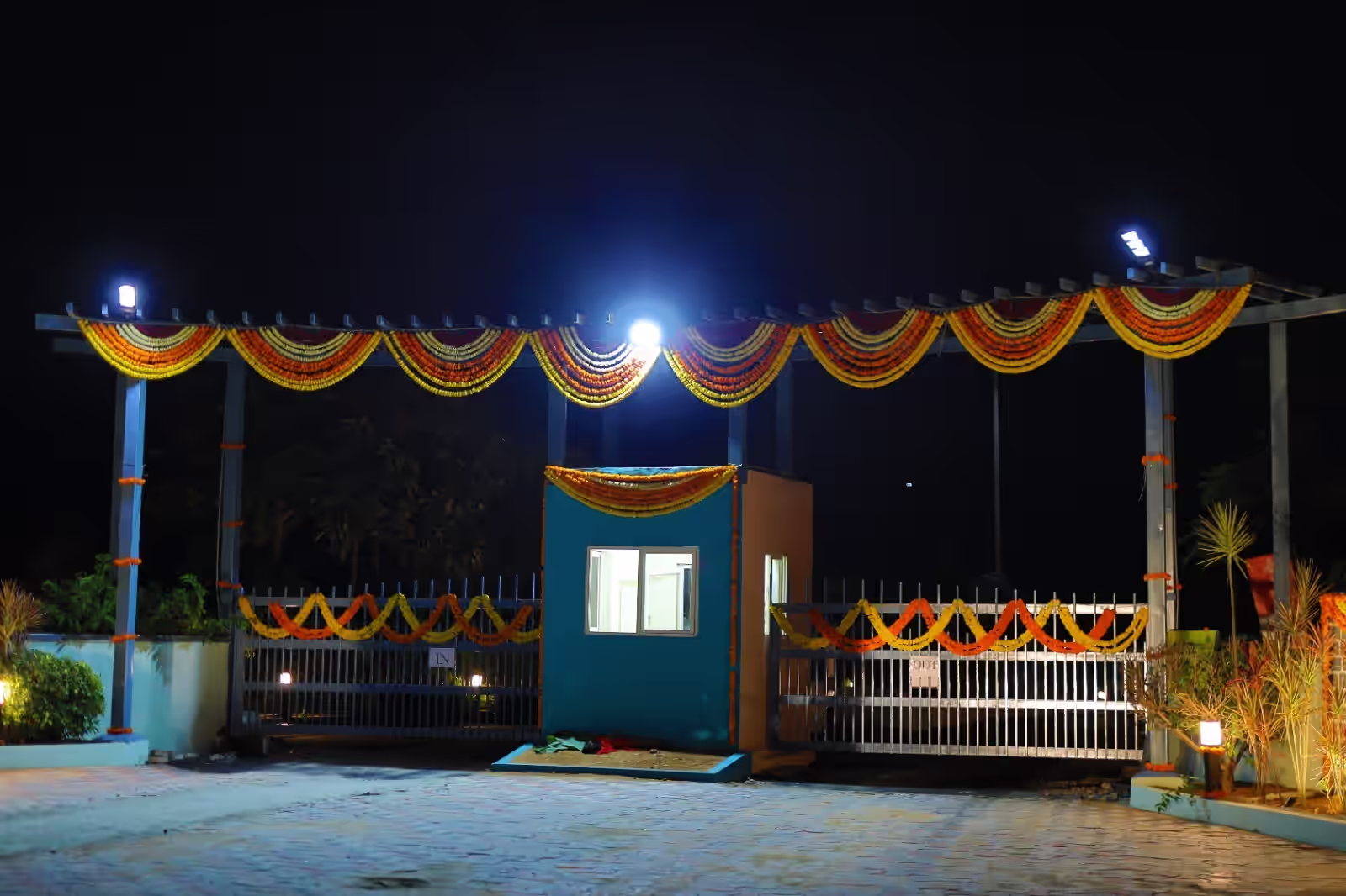 Tricolour properties SAFFRON RISE image